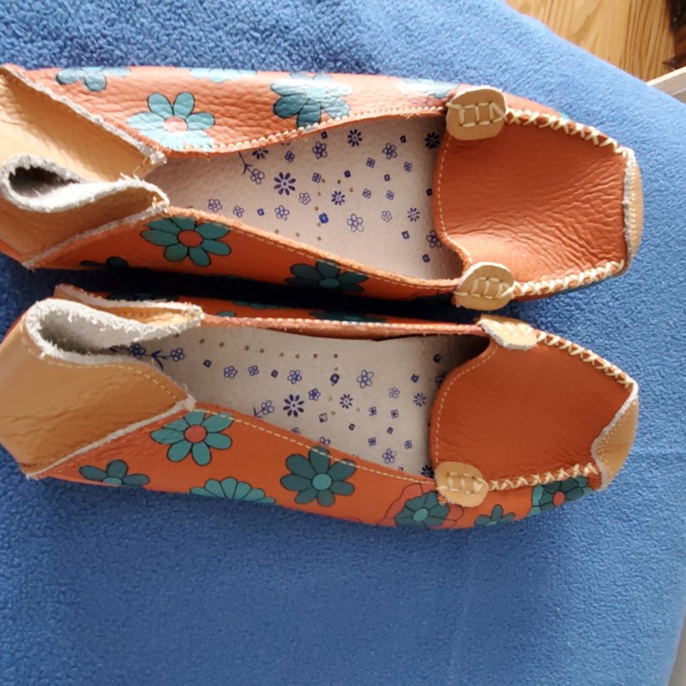 orange shoe - Picture 3 of 4